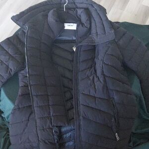 DKNY Black Puffer Jacket with Quilted Design